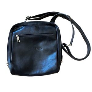 LA SELLA ROMA LEATHER CROSSBODY BAG ZIP AROUND ADJ STRAP OUTER INNER ZIP POCKETS